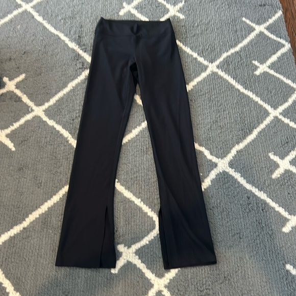 Old Navy Powersoft Ribbed Flare with Split Pants - Picture 1 of 6